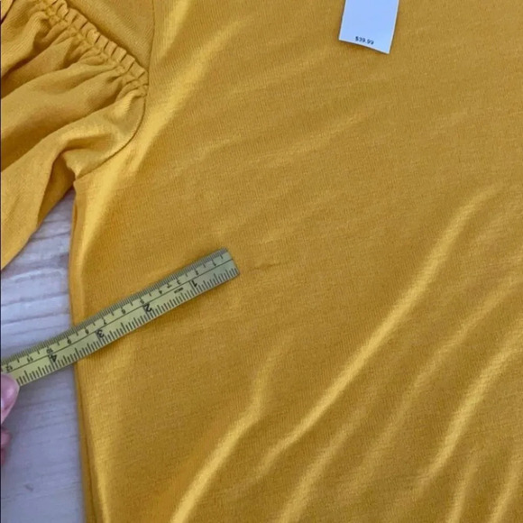 Banana Republic flutter sleeve sweater - Picture 4 of 8